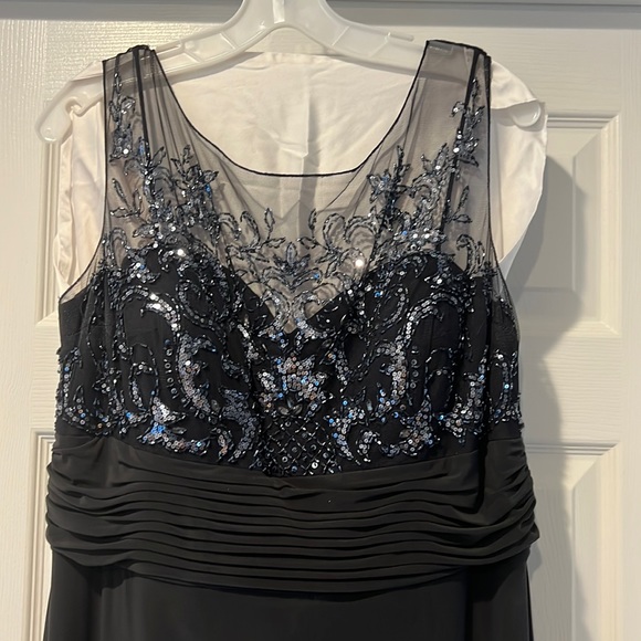 Cachet - Navy colored - formal dress with beads and sequins - Picture 3 of 7